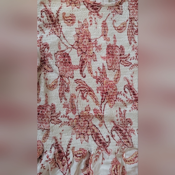 Express Cream Printed Smocked Puff Sleeve Peplum Top Size Medium EUC! - Picture 9 of 9